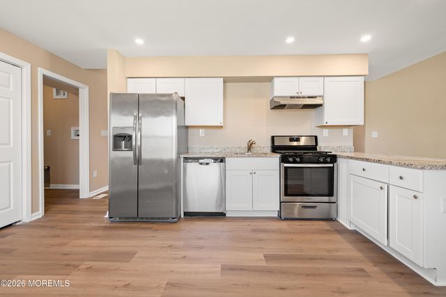 7 Lake Avenue, Island Heights, NJ 08732