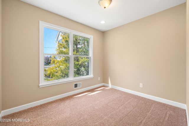 7 Lake Avenue, Island Heights, NJ 08732