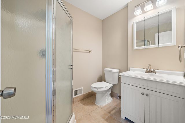 7 Lake Avenue, Island Heights, NJ 08732