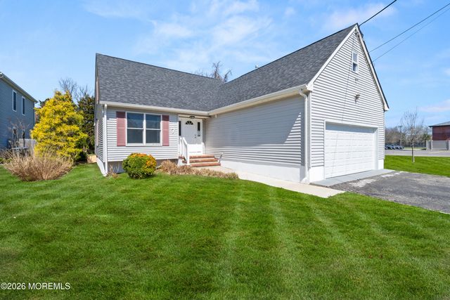 7 Lake Avenue, Island Heights, NJ 08732