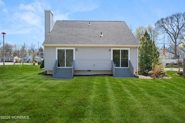 7 Lake Avenue, Island Heights, NJ 08732