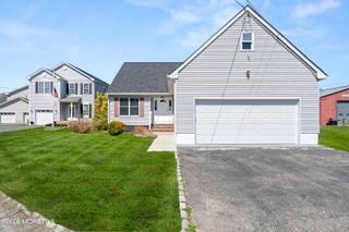 7 Lake Avenue, Island Heights, NJ 08732