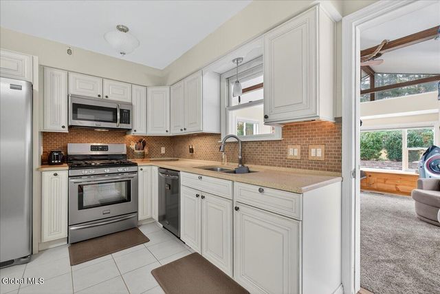 27 Habel Lane, Glenville, NY 12302