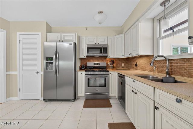 27 Habel Lane, Glenville, NY 12302