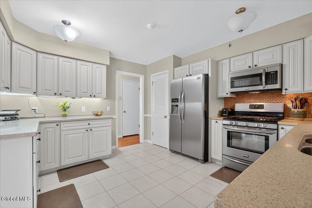 27 Habel Lane, Glenville, NY 12302