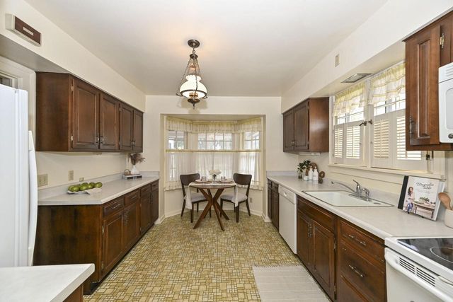 2576 Pasadena BOULEVARD, Wauwatosa, WI 53226