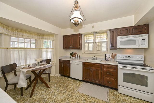 2576 Pasadena BOULEVARD, Wauwatosa, WI 53226