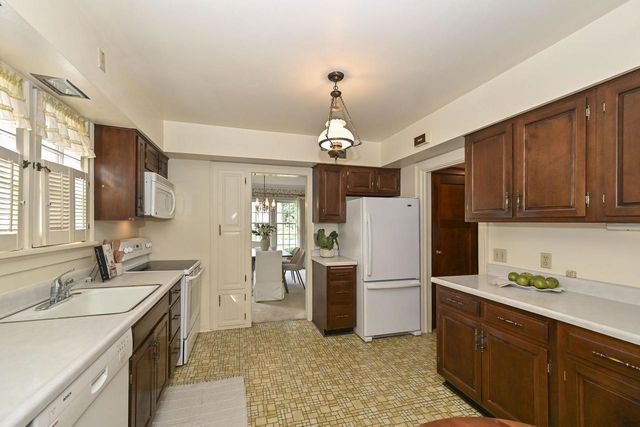 2576 Pasadena BOULEVARD, Wauwatosa, WI 53226