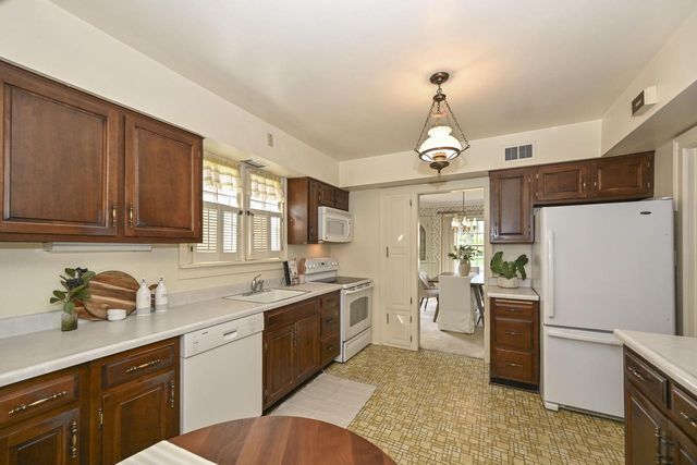 2576 Pasadena BOULEVARD, Wauwatosa, WI 53226