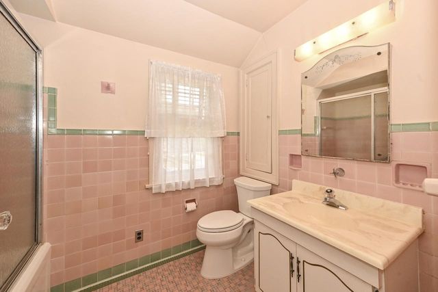 2576 Pasadena BOULEVARD, Wauwatosa, WI 53226