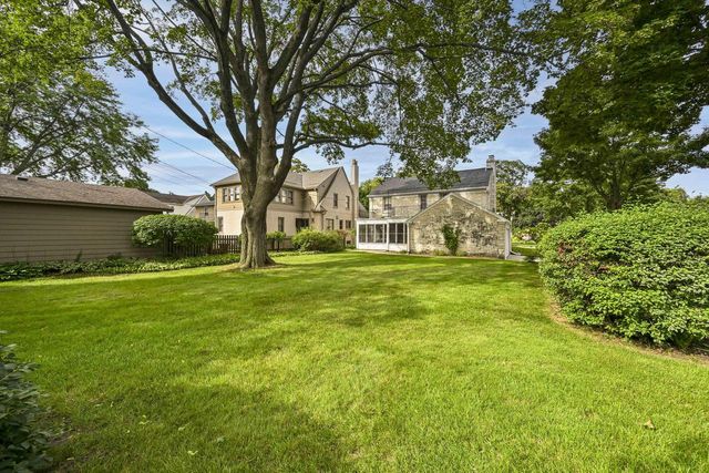 2576 Pasadena BOULEVARD, Wauwatosa, WI 53226