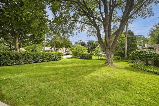 2576 Pasadena BOULEVARD, Wauwatosa, WI 53226