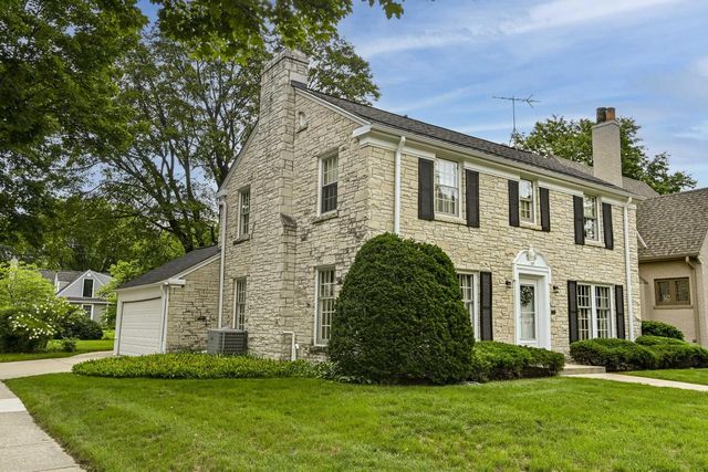 2576 Pasadena BOULEVARD, Wauwatosa, WI 53226