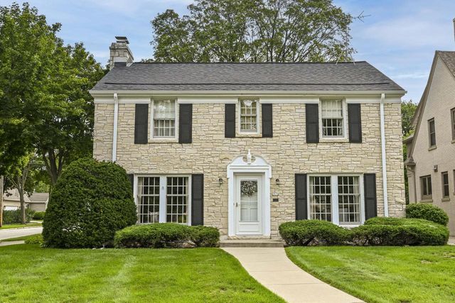 2576 Pasadena BOULEVARD, Wauwatosa, WI 53226