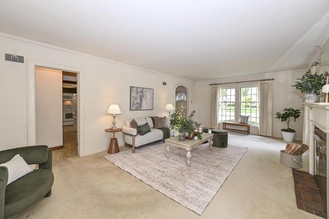 2576 Pasadena BOULEVARD, Wauwatosa, WI 53226