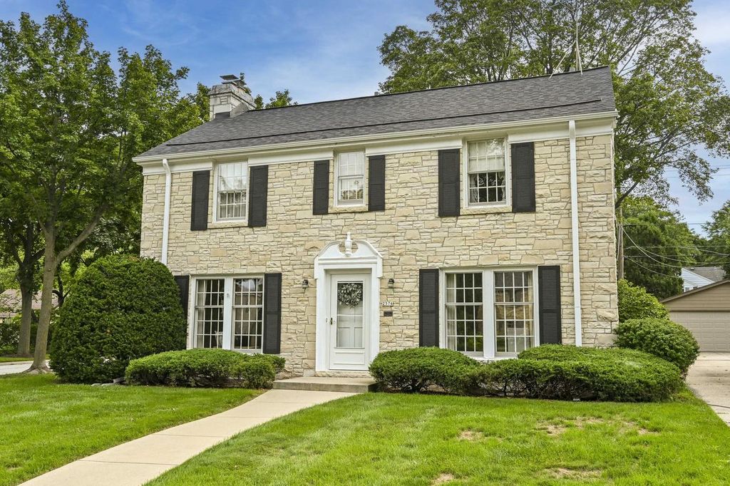 2576 Pasadena BOULEVARD, Wauwatosa, WI 53226