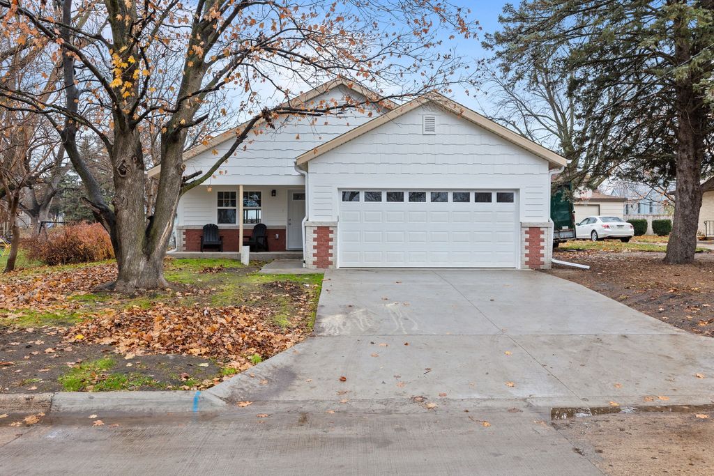 2505 E 40th Street, Des Moines, IA 50317