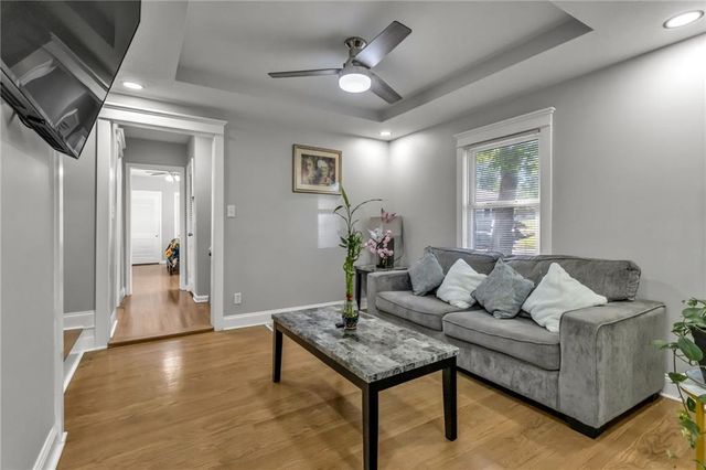 818 W 30 Street, Independence, MO 64055