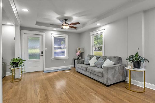 818 W 30 Street, Independence, MO 64055