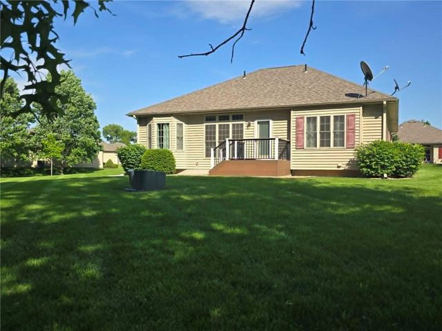 801 E Virginia Place, Clinton, MO 64735