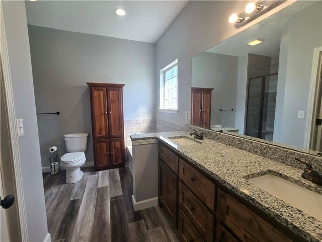 801 E Virginia Place, Clinton, MO 64735
