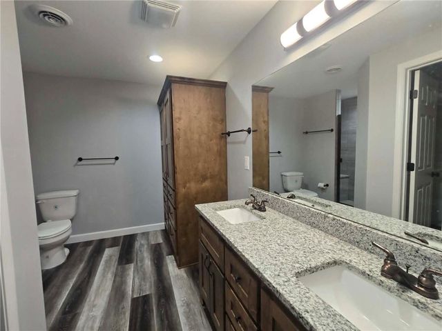 801 E Virginia Place, Clinton, MO 64735