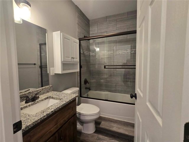 801 E Virginia Place, Clinton, MO 64735