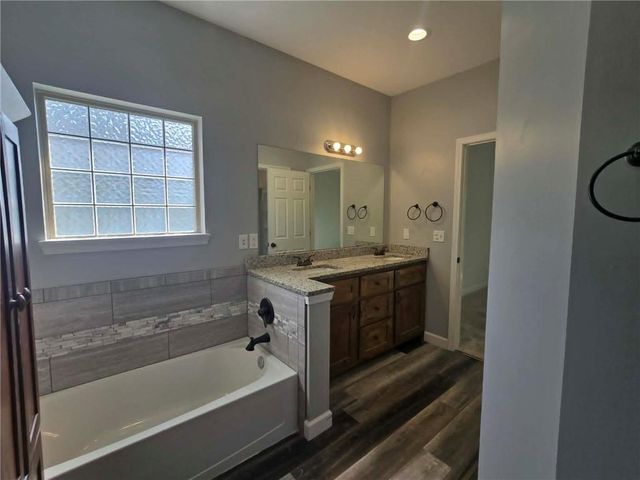 801 E Virginia Place, Clinton, MO 64735