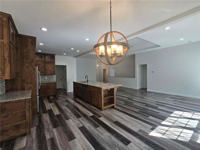 801 E Virginia Place, Clinton, MO 64735