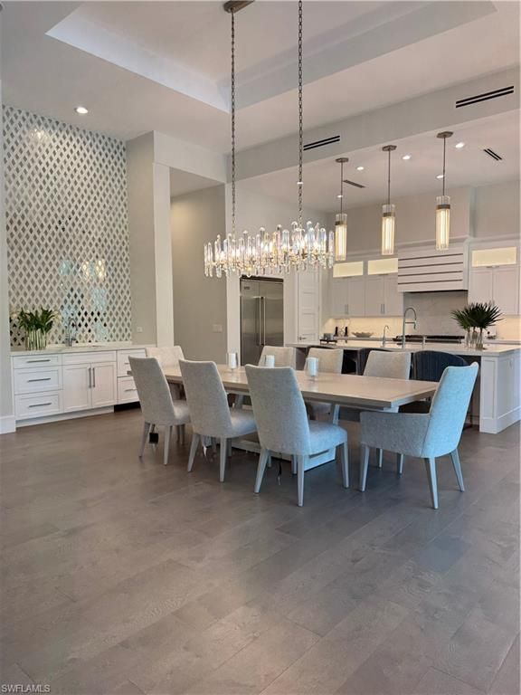 569 Neapolitan WAY, NAPLES, FL 34103 — photo 5