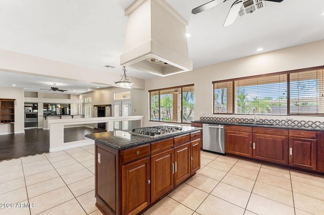 935 E SAN CARLOS Way, Chandler, AZ 85249