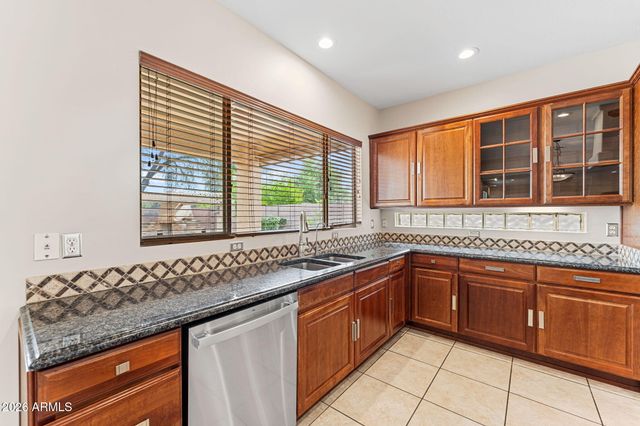 935 E SAN CARLOS Way, Chandler, AZ 85249