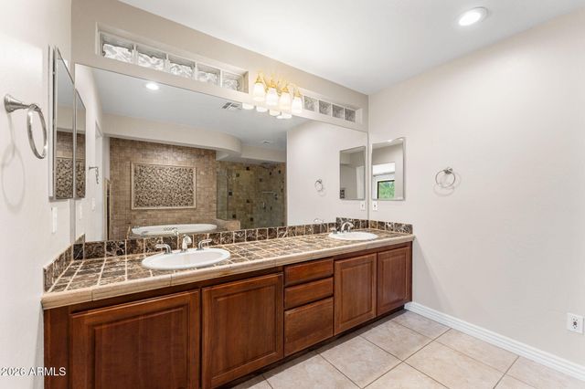 935 E SAN CARLOS Way, Chandler, AZ 85249
