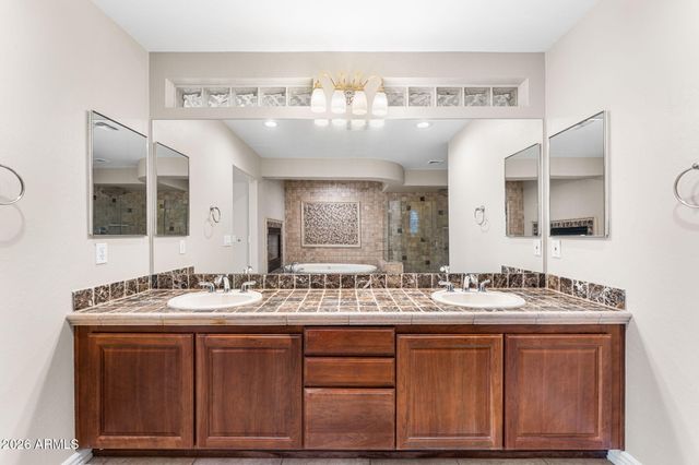 935 E SAN CARLOS Way, Chandler, AZ 85249