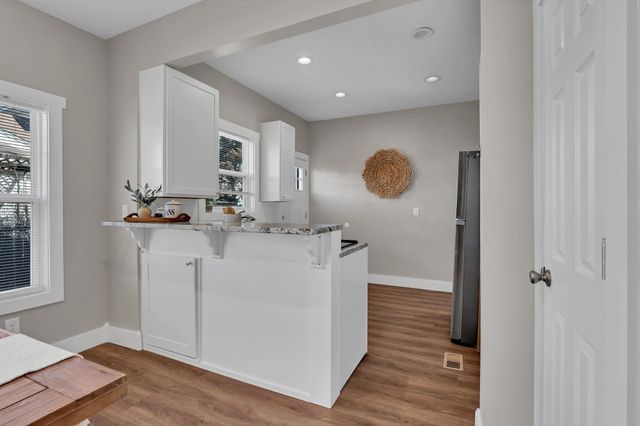 404 N Rutan St, Wichita, KS 67208