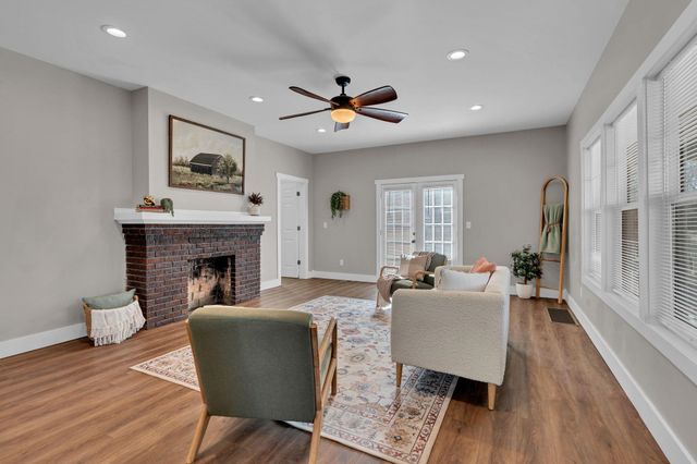 404 N Rutan St, Wichita, KS 67208