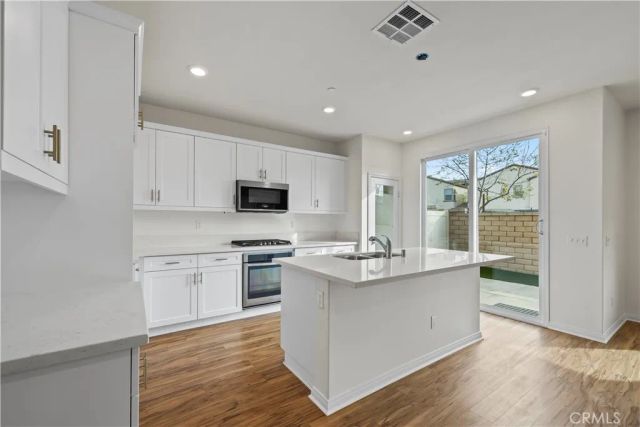 880 Julie Place, Upland, CA 91786