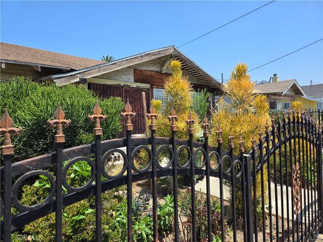 721 W 50th, Los Angeles, CA 90037