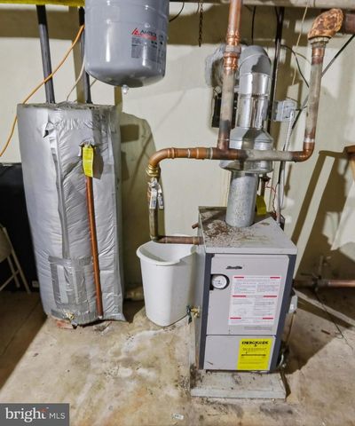 410 E MAIN ST, Fleetwood, PA 19522