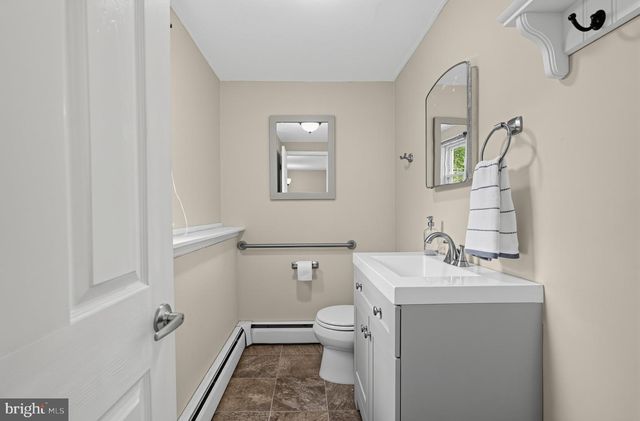 208 OAKLAND PL, North Wales, PA 19454