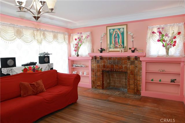 4131 S Hobart, Los Angeles, CA 90062