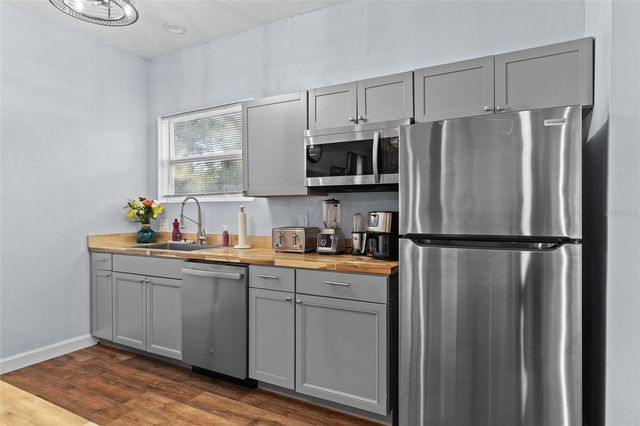 234 W MAGNOLIA STREET, Apopka, FL 32703