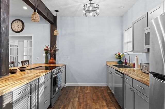 234 W MAGNOLIA STREET, Apopka, FL 32703