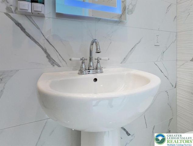 136 Kimberly Drive, Blakeslee, PA 18610