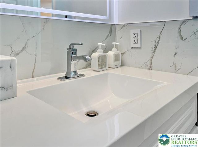 136 Kimberly Drive, Blakeslee, PA 18610