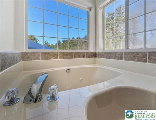 136 Kimberly Drive, Blakeslee, PA 18610