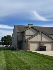 527 NE 6th #A Street, Blue Springs, MO 64014