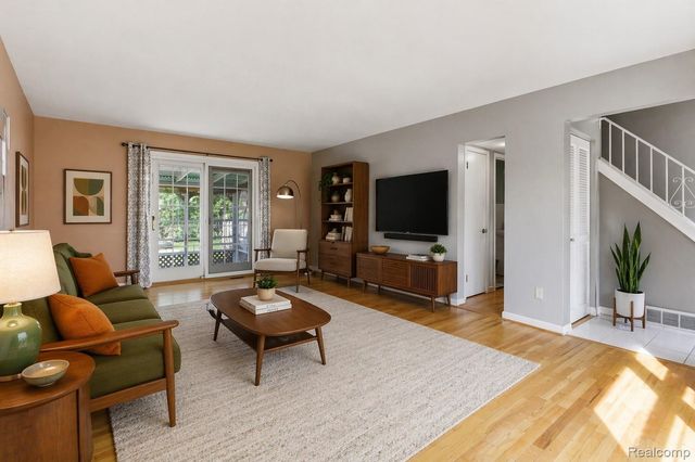 30033 Beacontree Street, Farmington Hills, MI 48331