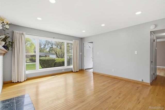 30033 Beacontree Street, Farmington Hills, MI 48331