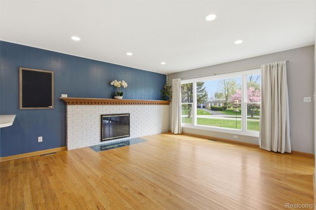 30033 Beacontree Street, Farmington Hills, MI 48331